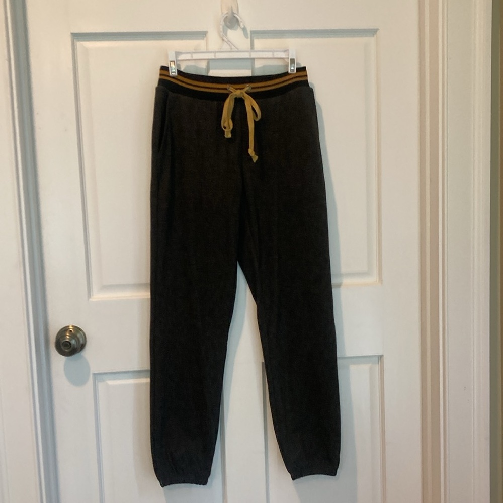 NWOT Mystree Jogger outfit. - Picture 3 of 11